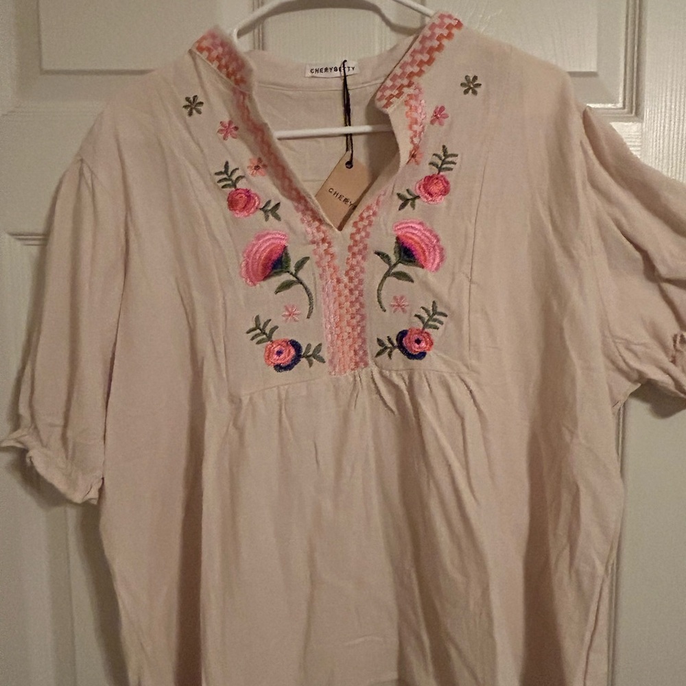 Chic Cream Blouse with Pink Floral Embroidery Size L